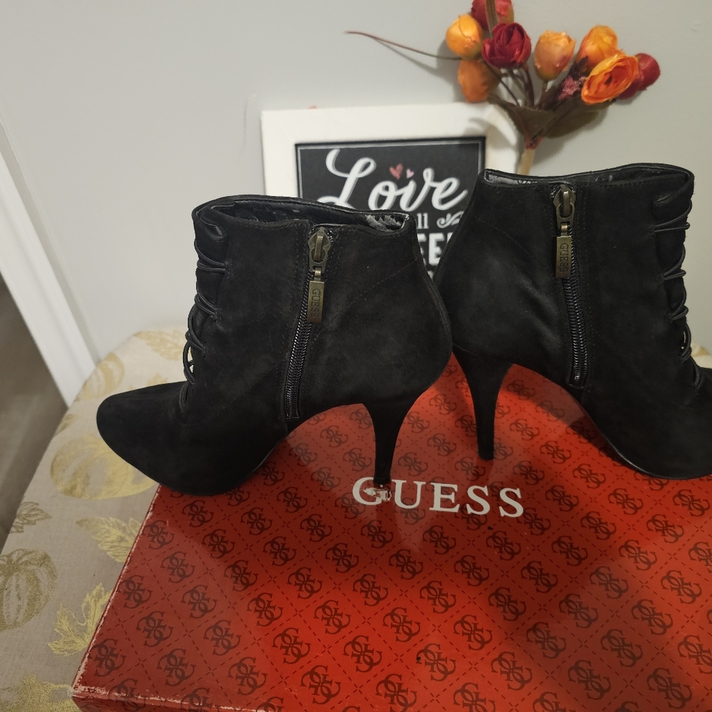 Guess Owens Suede Military Button 4-inch Heel Ankle Booties Sz. 6.5 - Picture 3 of 14